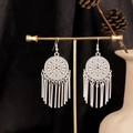 Orecchini lunghi con nappe d'argento e motivo bohémien traforato in stile Miao - Nappa a Disco (E4100-2) / Argento