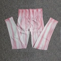 Pantaloni da yoga tie-dye rosa e bianchi a vita alta con effetto push-up glutei - S / Rosa e Bianco