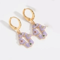 Goldene Hamsa Hand Ohrringe mit lila Emaille und bunten Zirkonen im Dopamin Stil - Lila Hand der Fatima (ES2678)