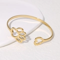 Brazalete abierto dorado de acero inoxidable con diseño de corazón y huella animal - Dorado