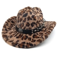 Chapeau de cowboy en peluche imprimé léopard avec boucle en métal et rivets argentés - M (56-58cm) / Couronne à Sommet Plat Léopard Café Clair