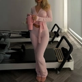 Ensemble de sport rose pour femmes avec haut à manches longues col en V et pantalon assorti - S / Rose