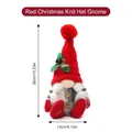 Gnomo de Navidad rojo sentado de punto con barba blanca y detalle de acebo en el gorro - Gnomo de Gorro de Punto de Navidad Rojo