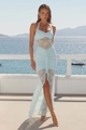 Dettaglio dell'abito lungo allacciato al collo in pizzo azzurro con cut-out sul balcone al mare - S / Blu