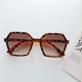 Chic oversized geometric sunglasses with tortoiseshell frames and gradient brown lenses - Leopard Print