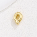 Detailed view of a shiny gold-plated metal letter O charm for 10mm DIY bracelets - Letter Q / Gold