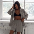 Conjunto de lino gris claro para mujer con camisa de manga larga y pantalones cortos - S / Gris