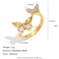 Dettaglio dell'anello a doppio farfalla placcato oro 18K con inserti in perle - Anello Aperto Doppia Farfalla (R5276)