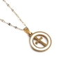 Collana a croce dorata con intarsio in conchiglia e cornice tonda su catena piatta - Stile Madreperla Croce Rotonda (ML-SSN0013)