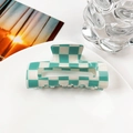 Pinza per capelli a scacchi blu e bianchi con design rettangolare e traforato - 8cm Quadrato / Scacchiera Blu e Bianca