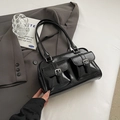 Borsa sottobraccio in pelle verniciata nera lucida con doppie tasche e fibbie argento - Senza Ciondolo / Nero