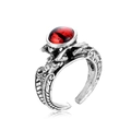 Detalle del anillo de dragón vintage plateado con una piedra central de ojo de dragón - Ojo de Águila (R-67)