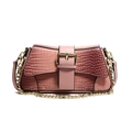 Borsa a tracolla rosa stampa coccodrillo con fibbia dorata e catena in metallo - Rosa