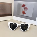 Kinder Sonnenbrille in Herzform mit weißem Kunststoffrahmen und UV400 Gläsern - Weiß