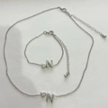 Parure argentée avec collier et bracelet à pendentifs cœur et lettre N sur chaînes fines - Lettre N Style (5607) / Argent