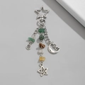 Detalle del llavero de estrella y luna con piedras naturales irregulares de colores - Estilo Estrella Luna Grava / Plateado