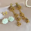 Set mit 3 Paar Vintage-Ohrringen mit goldenen Glocken, Fischsteckern und grünen Blumen - Set Mit 3 Paaren - Goldfisch/Tribal Quaste/Grüne Blume (1# Silbernadel-Gold-Grün)