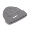 Bonnet en tricot gris foncé avec inscription TOMMYRI blanche et texture côtelée chaude - Taille unique / Gris