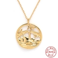 Macro shot of 925 sterling silver Sydney Opera House pendant with gold finish - 925 Silver / Sydney (Gold)