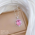 Vista dettagliata del ciondolo in cristallo rosa ovale con misure 1,8x3cm e peso 7,1g - Argento