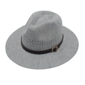 Grauer gestrickter atmungsaktiver Fedora-Hut mit braunem Ledergürtel für Freizeit - Grau