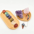 Natuurlijke 7 chakra edelstenen set met amethist cluster en houten display trays - 7 Chakra Stenen + Amethist Cluster + Rozenkwarts + Pendel + Houten Tray Set