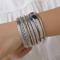 Set aus 20 stapelbaren silbernen Armreifen mit Diamantstruktur und glattem Finish - 10er-Set / Silber