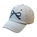 Hellblaue Jeans-Baseballkappe mit dunkelblauer Schleifenstickerei und breiter Krempe - Verstellbar / Hellblauer Denim