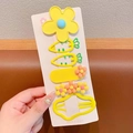 Dettaglio del set di 5 fermagli per capelli gialli per bambini con carote e fiori su carta - Set da 6 pezzi / Giallo