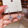 Boucles d'oreilles fleur en argent avec zircon taille étoile et pavé de cristaux fins - Argenté