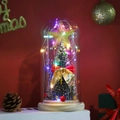 Détail du dôme en verre de sapin de Noël avec LED et nœud en velours sur socle bois - Style 2