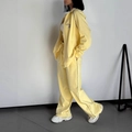 Tuta sportiva da donna giallo chiaro con ricamo Lucky e pantaloni a gamba larga - S / Giallo