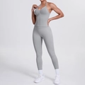 Details des hochdehnbaren dunkelgrauen Halter-Yoga-Tops und der High-Waist Sport-Leggings - Hellgrau