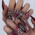 Uñas postizas stiletto góticas con cruces 3D plateadas y degradado rojo negro - Versión con Pegamento (JP2804)