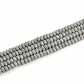 Makroaufnahme von 5x8mm grauen Geoden-Achat-Perlen mit rauer Textur und Abakusform - 5x8mm (39 Stück) / Plattiertes Weiß K