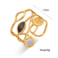 Details des 18K vergoldeten Edelstahlrings mit 1,5 cm Durchmesser und 3 g Gewichtsanzeige - Einstellbar Offen / Dreischichtiger Blattstil Schwarz Weiß Emaille Offener Ring