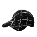 Berretto da baseball in denim nero con borchie metalliche argentate e dettagli strappati - Nero