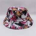 Dettaglio della stampa a foglie tropicali e cuciture di qualità su un cappello a secchiello - M (56-58cm) / Base Bianca Stampa Floreale Rosa Giallo Nero (13#)