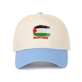 Dettaglio del cappello da baseball a 5 pannelli ricamato Palestina in beige e blu - Bianco sporco/Azzurro