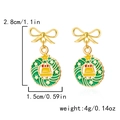 Dettaglio orecchini ghirlanda di Natale con dimensioni 2,8cm e peso 4g nelle specifiche - Fiocco Corona Campanello (ER24Y0390)
