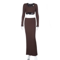 Détail de la maille côtelée marron de l'ensemble deux pièces avec crop top et jupe midi - XS / Ensemble deux pièces / Marron