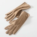 Elegant camel winter gloves for women with decorative button and touchscreen feature - One Size / 179 Coffee