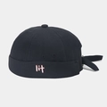 Dettaglio del cappello miki nero con ricamo lit e trama del tessuto canvas - Regolabile / Nero