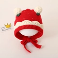 Schattige rode gebreide babymuts met witte pompons en oorkleppen voor de winter - Rood