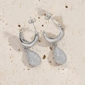 Boucles d'oreilles créoles argentées avec pendentifs goutte d'eau sertis de zircons brillants - Goutte d'eau / Argenté