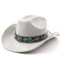 Détail d'un chapeau de cowboy en daim gris clair avec bandeau en cuir brodé et boucle métal - M (56-58cm) / Gris clair