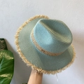 Britse stijl turquoise strooien panamahoed met franjes en een gouden metalen M-gesp - M (56-58cm) / Cyaan