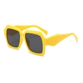 Lunettes de soleil rétro carrées avec monture géométrique jaune épaisse et verres noirs - Monture Jaune Verres Gris