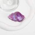 Pince à cheveux coquillage en marbre violet avec des accents dorés sur plateau - Violet