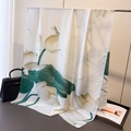 Elegante sciarpa in raso bianco con stampa di foglie di loto verdi e libellula - XD12-4 Loto (Oro Verde) / 180*80cm